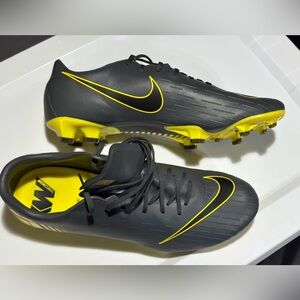 Nike Men's Athletic Shoes - Gray and Yellow